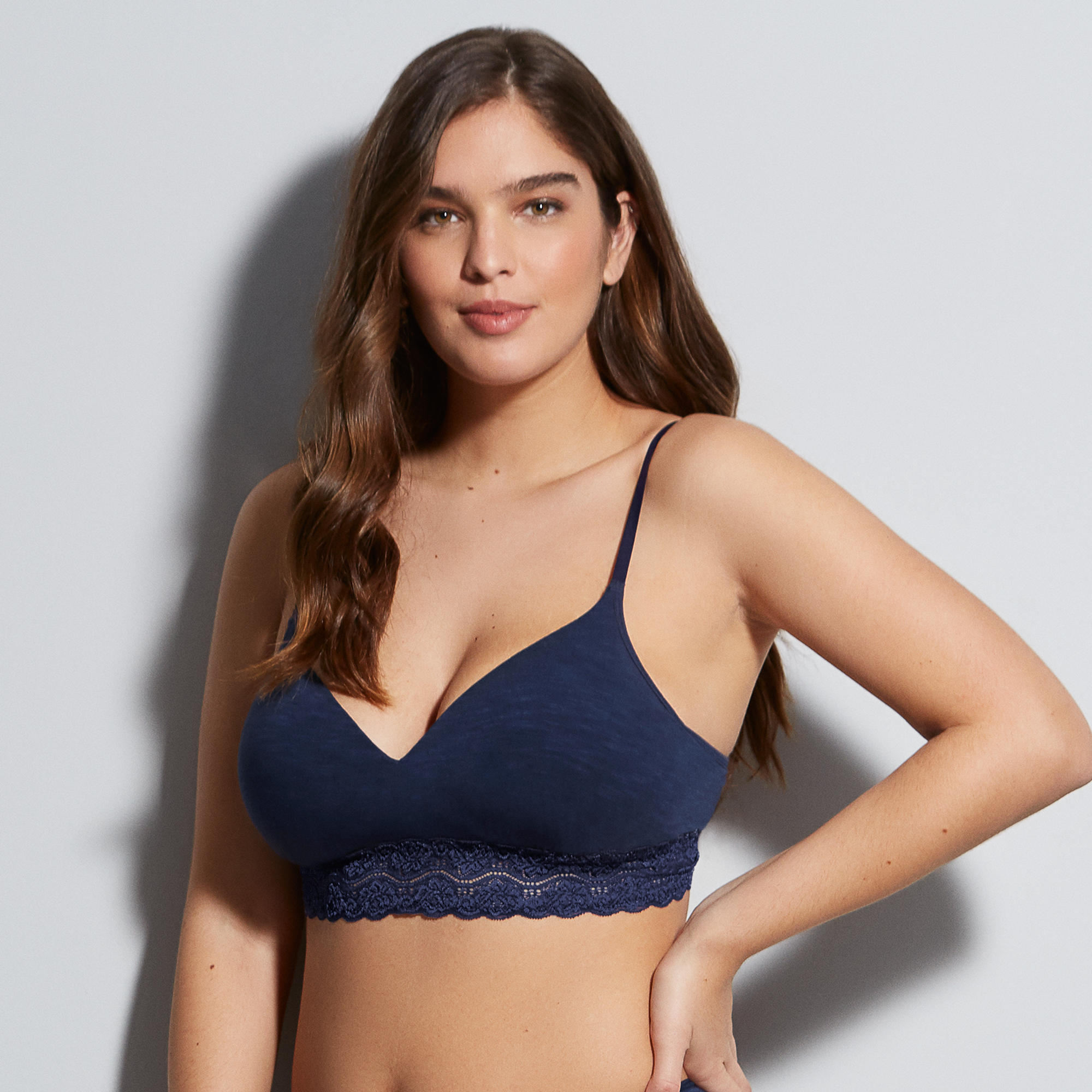 LACE WIRELESS BRALETTE - 28320 – The BFF Company